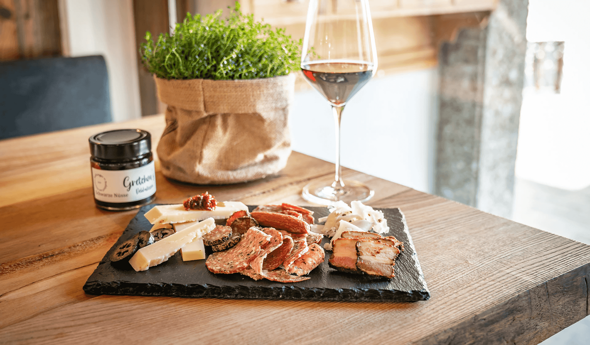 Delingo-Vinothek-Attersee-Feinkost-Jausenplatte