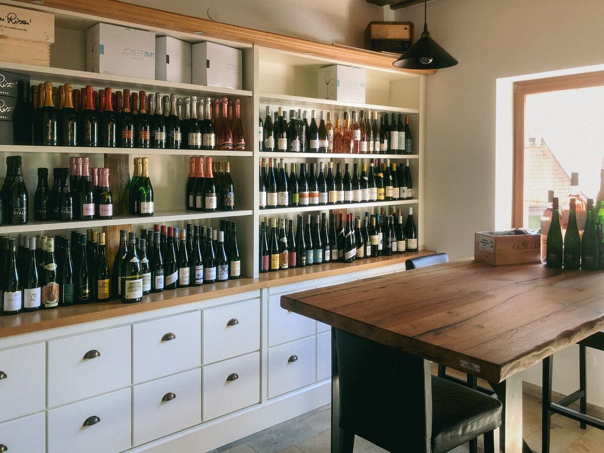 Delingo-Vinothek-Attersee-Feinkost-Lokal_004-t2ze4ecyme1beyc